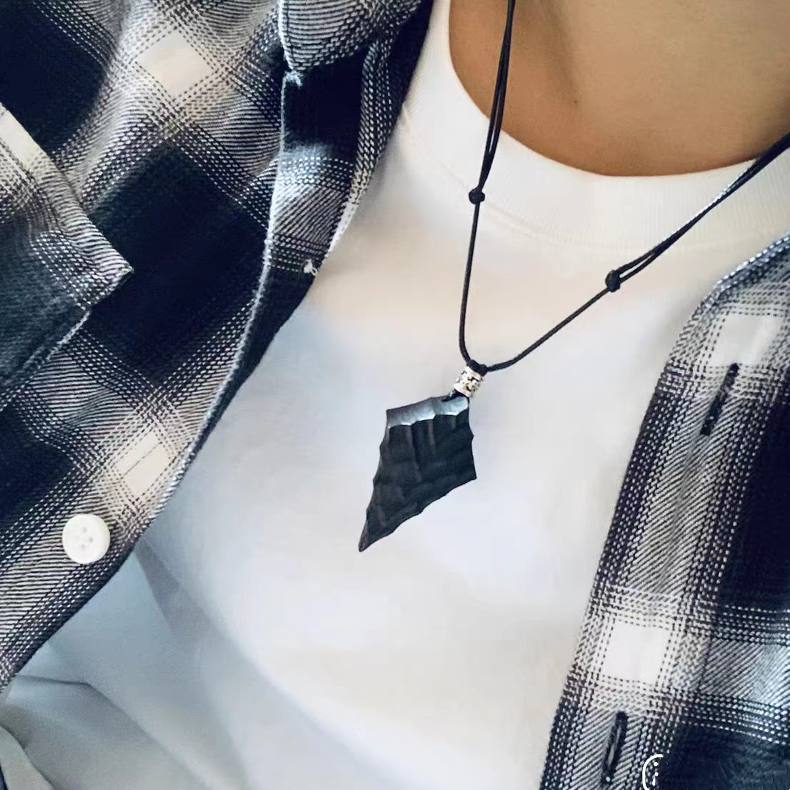 ハンドメイド 木のネックレス ペンダント 黒檀 ドラゴンの鱗 手作り 木アート 誕生日 周年 記念日 男性女性 ギフト