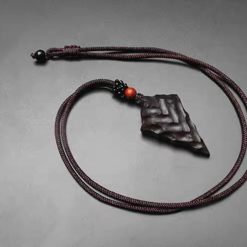 ハンドメイド 木のネックレス ペンダント 黒檀 ドラゴンの鱗 手作り 木 
