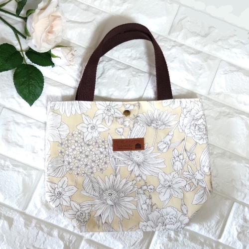 最新field of flower を両面に大きめトートバッグハンドメイド 最新