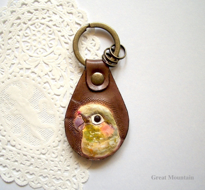 ウロコインコ　シナモン　ホオミドリ　インコ　鳥　革 キーホルダー 鳥グッズ　インコグッズ レザー プレゼント　本革