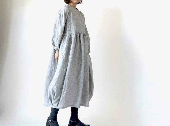 再販開始//国内産琵琶染めリネン・きなり×黒＂極細ストライプ　雰囲気たっぷりなコクーンデザイン・ワンピース