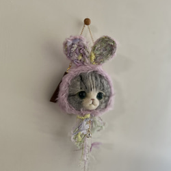 うさみみ帽子のにゃんこ　バッグチャーム　羊毛フェルト　猫 ブローチ加工付き 3枚目の画像