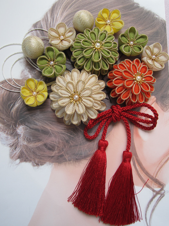 受注制作】成人式 髪飾り 縁取り つまみ細工 ちりめん 生成 黄緑 卒業