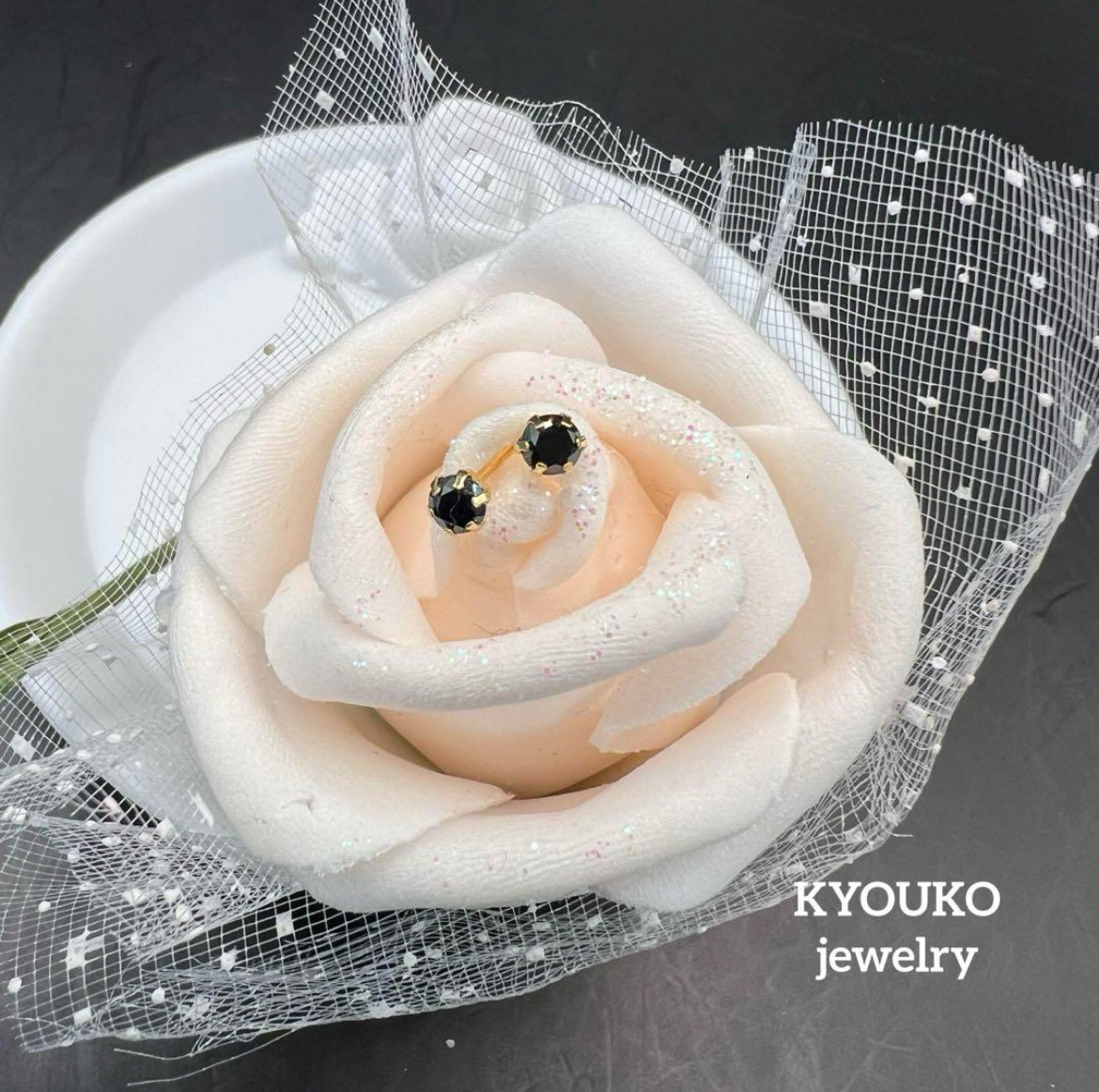 ブラックダイヤモンド　K18 スタッドピアス