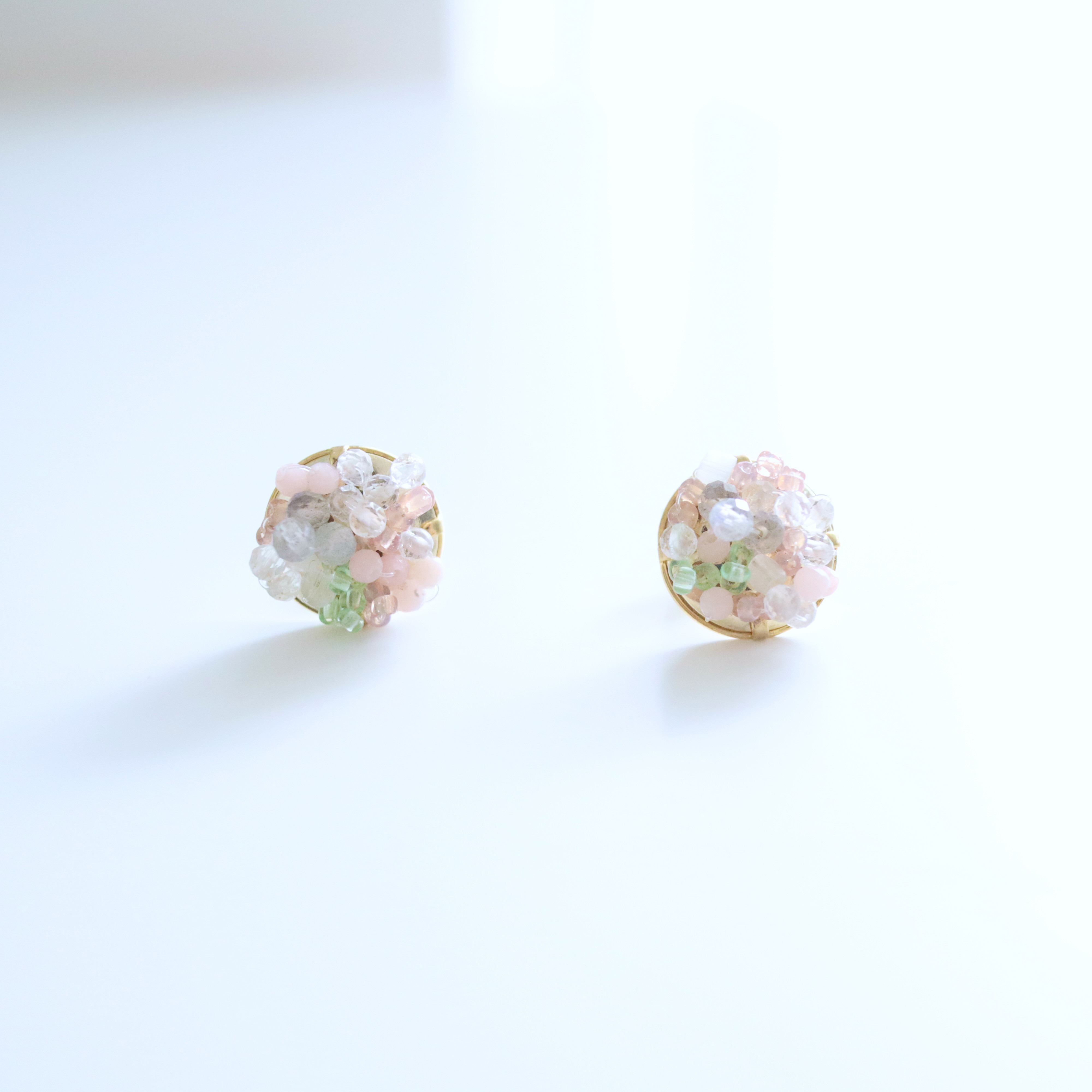 flowers　天然石とフランスヴィンテージのピアス