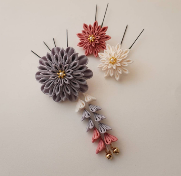 つまみ細工のお花髪飾り♬下がりつき♬Uピンセット♬-牡丹鼠色&くすみ 
