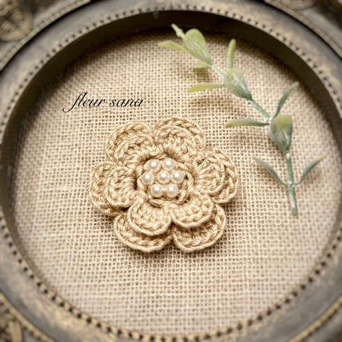 irish crochet フランクなお花モチーフのブローチ beige 〈colors