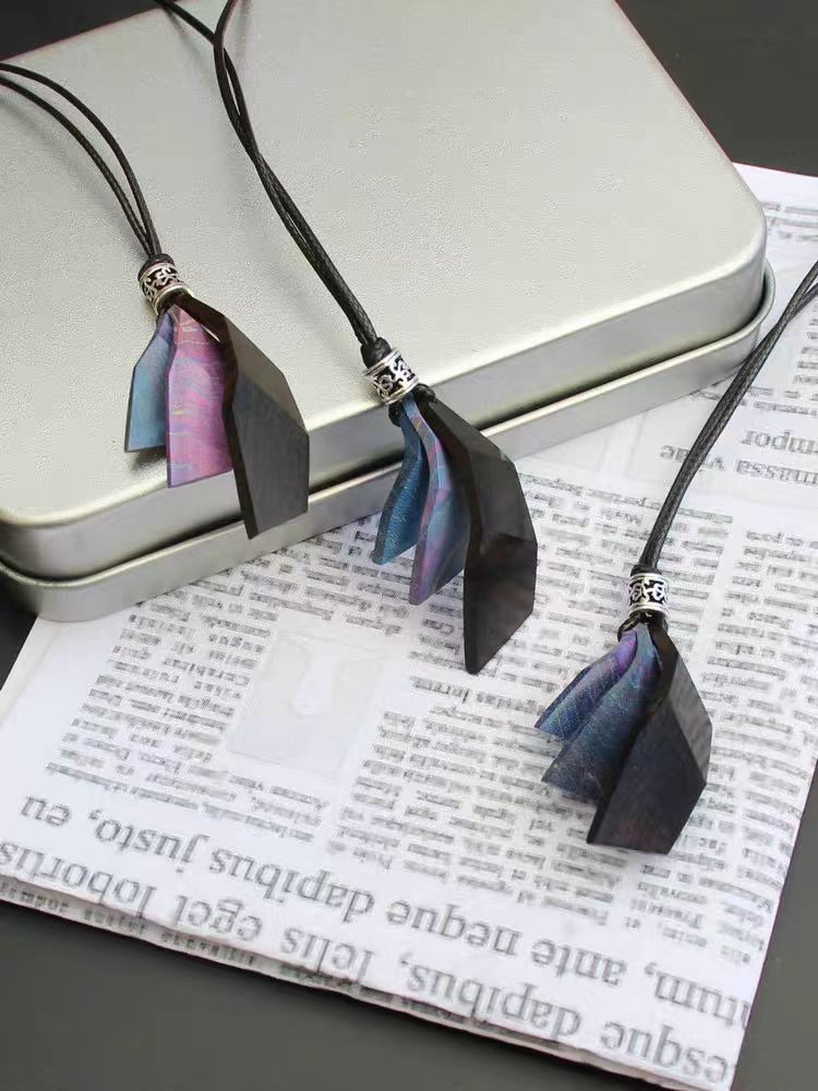 ハンドメイド 木のネックレス ペンダント 白檀 翼 手作り 木アート 誕生日 周年 記念日 男性女性 ギフト