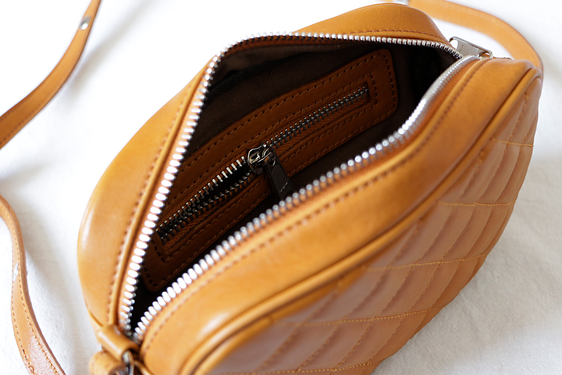 2way本革ショルダーバッグ斜め掛け出会いミニバッグ軽いポシェット