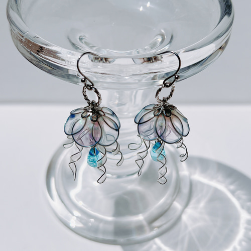 ディップアート ピアス イヤリング 《海の中のオーロラクラゲ ディップアート ピアス イヤリング 《海の中のオーロラクラゲ