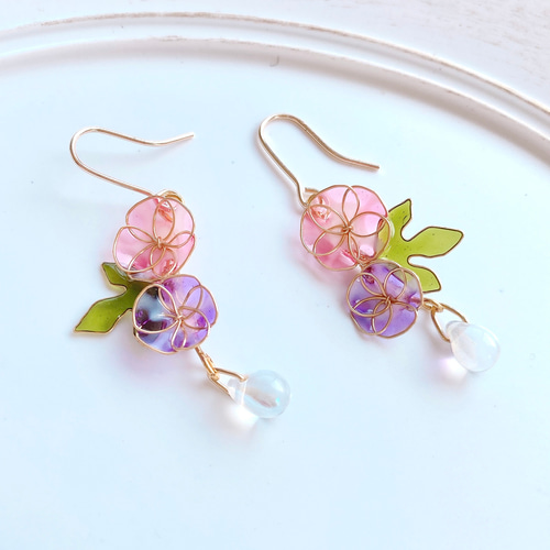 朝顔の水辺の金魚　アシンメトリー　ディップアート　ピアスor イヤリング アシンメトリー金魚ピアス | 【公式】MUK ONLINE SHOP｜人気