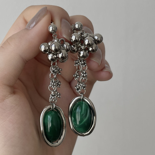 www超個性的超大ぶり緑玉のピアスwww 酔い 