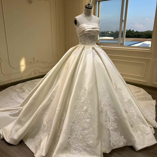 憧れのドレス！光沢サテン 可愛いレース胸フリル 編み上げ