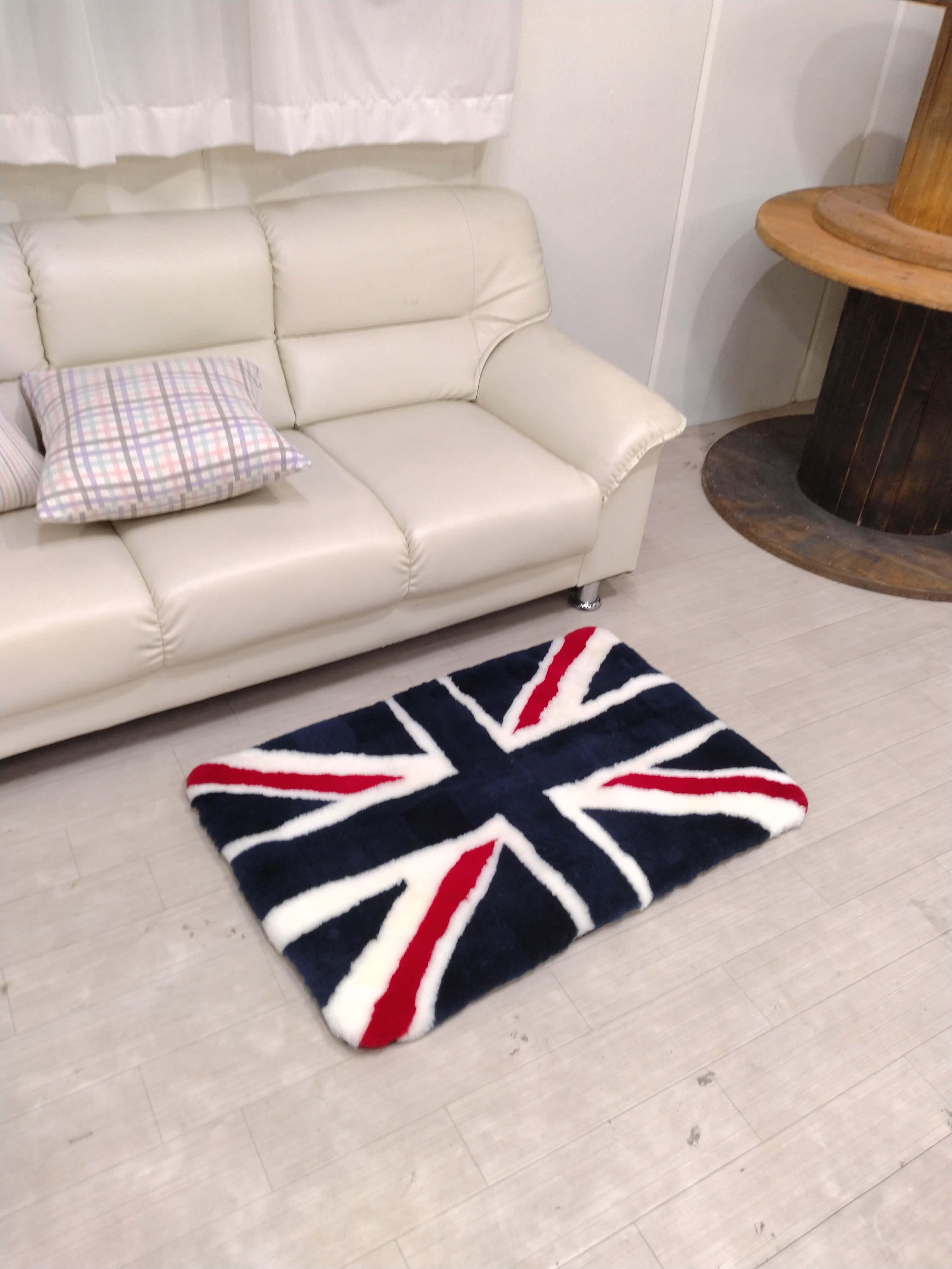 こちらは、ムートンの絨毯です FLYMEe Blanc Mouton Rug / フライミーブラン ムートンラグ