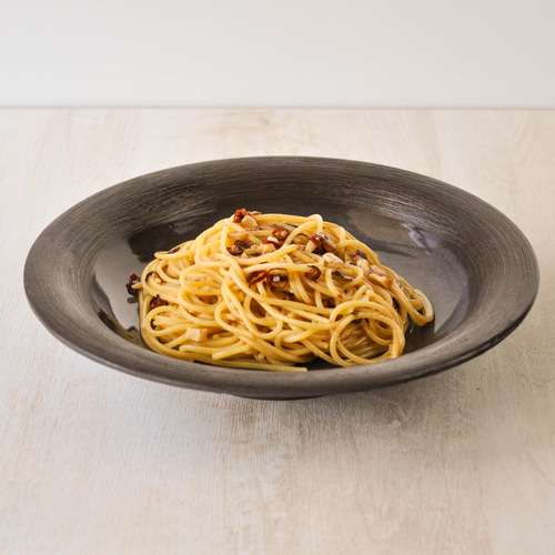正規店仕入れの パスタ皿 料理の映える器 通販 studio NeuTone 大皿 黒い磁器 調味料入れ・ラベル