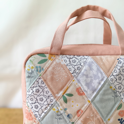 パッチワークキルト【ポーチ&ポシェト2wayタイプ】新品・一点物・送料無料 リバティのパッチワークキルトポーチ セット ポーチ lilla