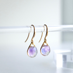 〖送料無料〗ピアス　紫陽花カラー揺れる雫　透明感　クリア　浴衣　シンプル　ギフト　プレゼント　あじさい 1枚目の画像