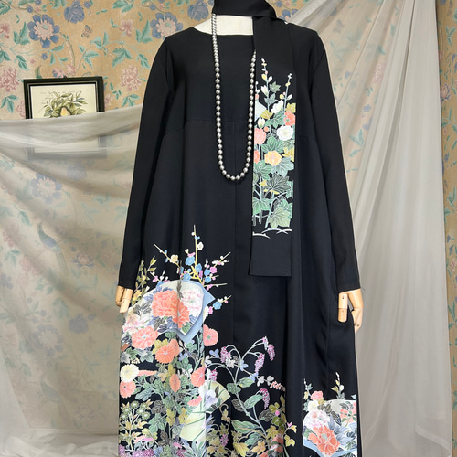 着物リメイク 3Lサイズ 四季の花 黒留袖ドレス 長袖 友禅染め
