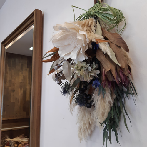 パンパスグラスとマグノリアの大きなスワッグ ドライフラワー