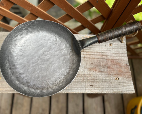 鉄なのに軽い！手作り一点物の特大フライパン。 鉄なのに軽い！手作り一点物の特大フライパン。 鉄なのに軽い!手作り