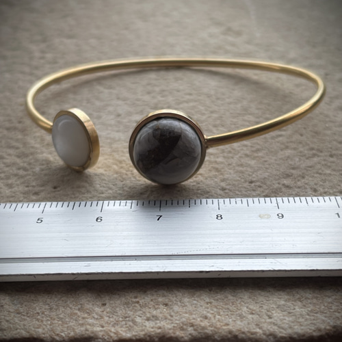 柔らかな着け心地〉 Gemelli 天然石バングル 天然石ブレスレット