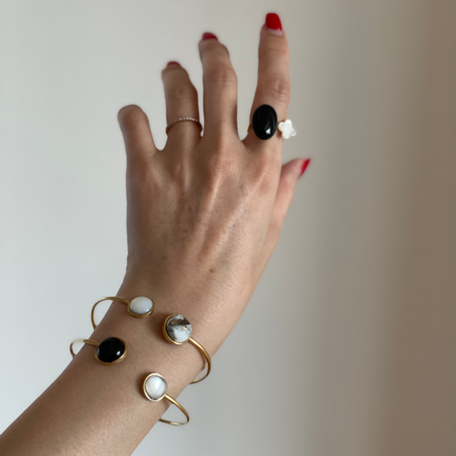 柔らかな着け心地〉 Gemelli 天然石バングル 天然石ブレスレット