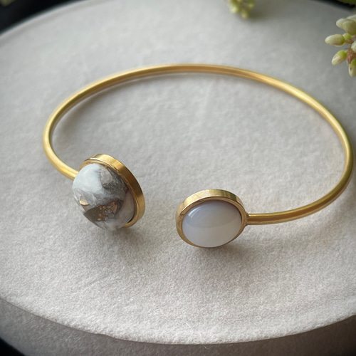 柔らかな着け心地〉 Gemelli 天然石バングル 天然石ブレスレット