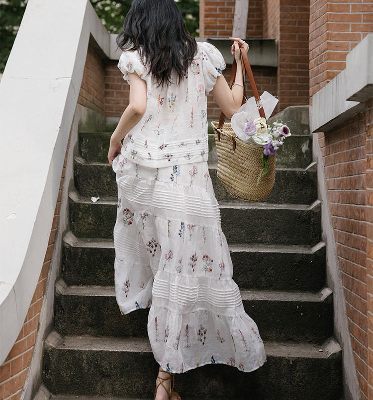 華やかフラワー刺繍 ラミー/麻のティアードロングスカート ウエストゴム 裏地付き【春秋夏】 華やかフラワー刺繍 ラミー/麻のティアードロングスカート ウエストゴム 裏地付き【春秋夏】