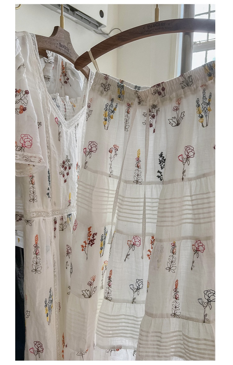 華やかフラワー刺繍 ラミー/麻のティアードロングスカート ウエストゴム 裏地付き【春秋夏】 華やかフラワー刺繍 ラミー/麻のティアードロングスカート ウエストゴム 裏地付き【春秋夏】