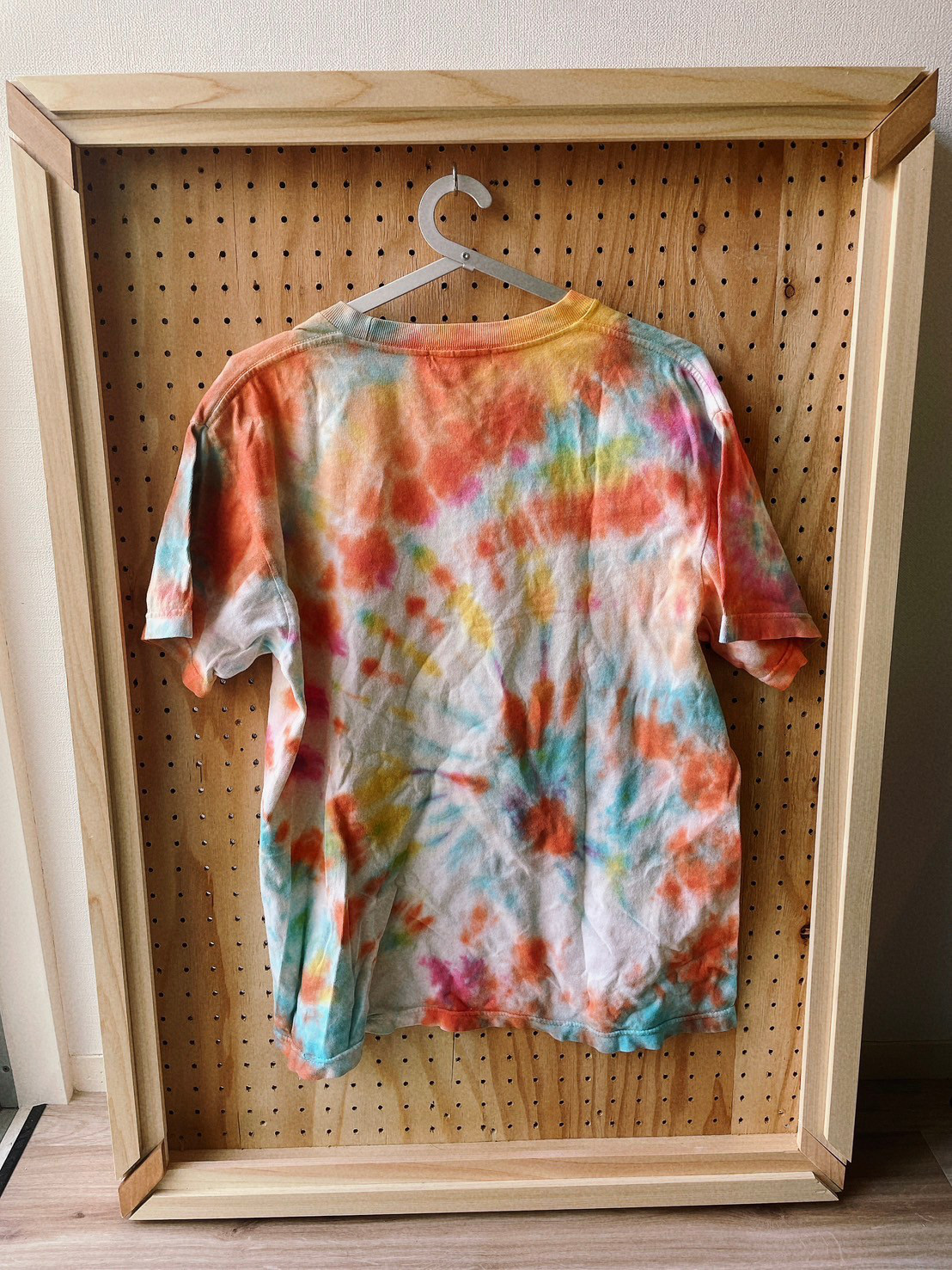 ハッピーなタイダイTシャツ(サイケ色)