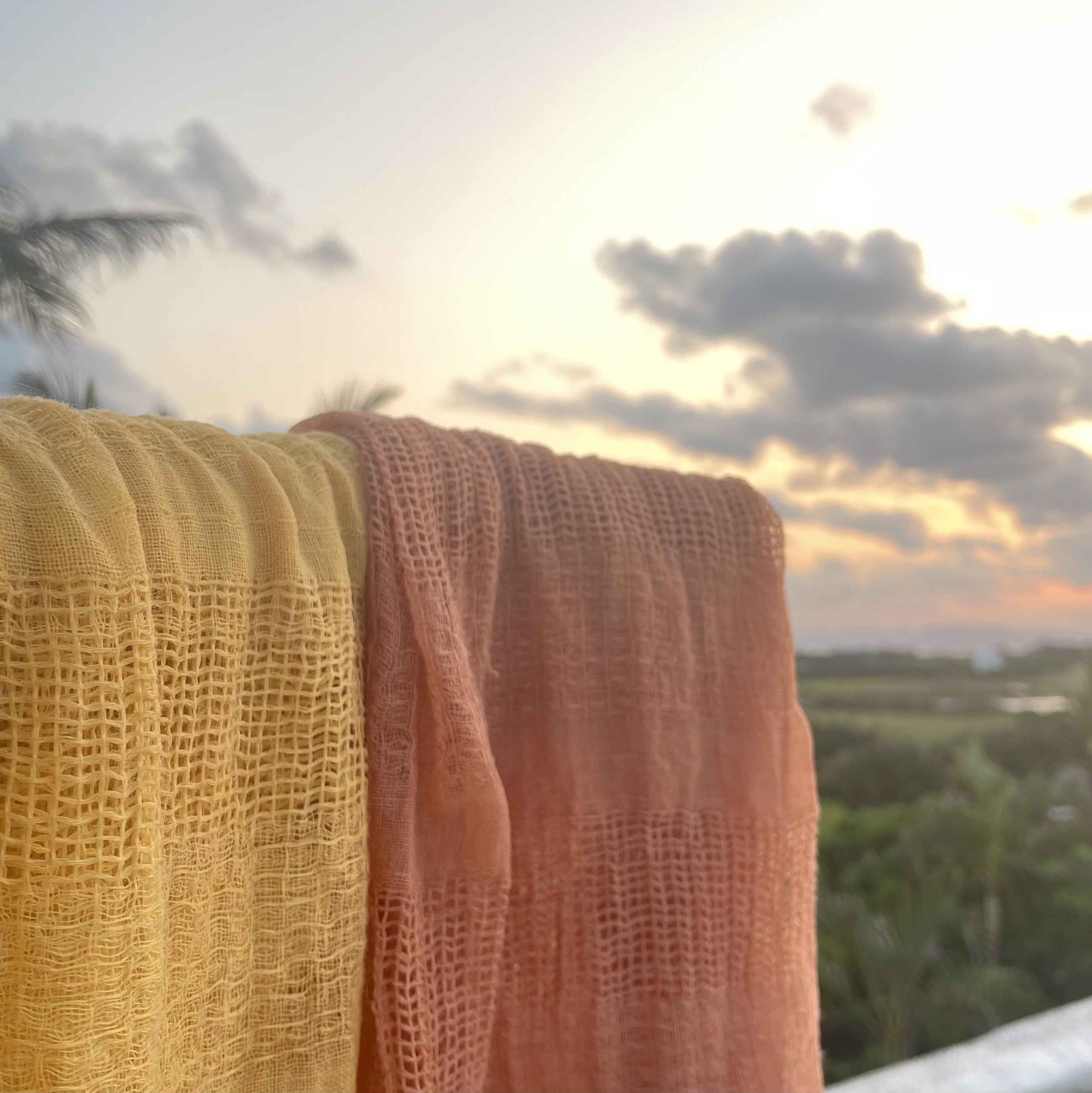 月桃染めのリネンストール