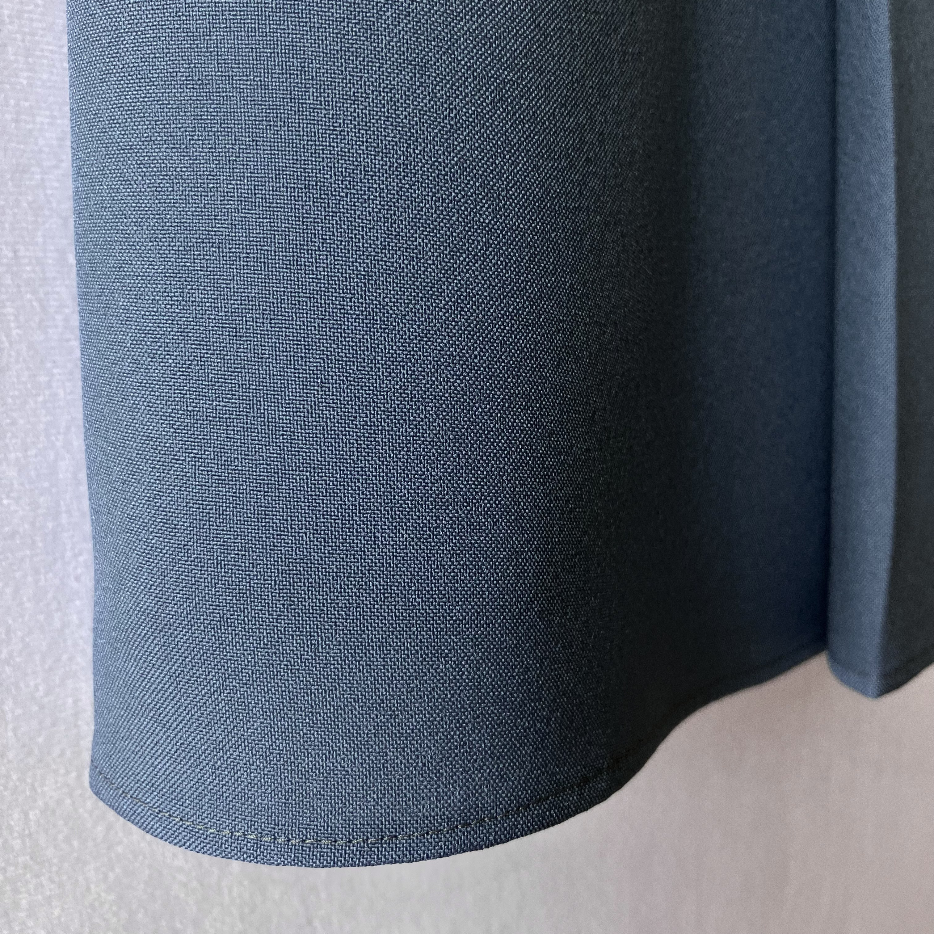 ブルーグレーのジャンパースカート(サロペットスカート)【フォーマル/くすみカラー/肩パールボタン】