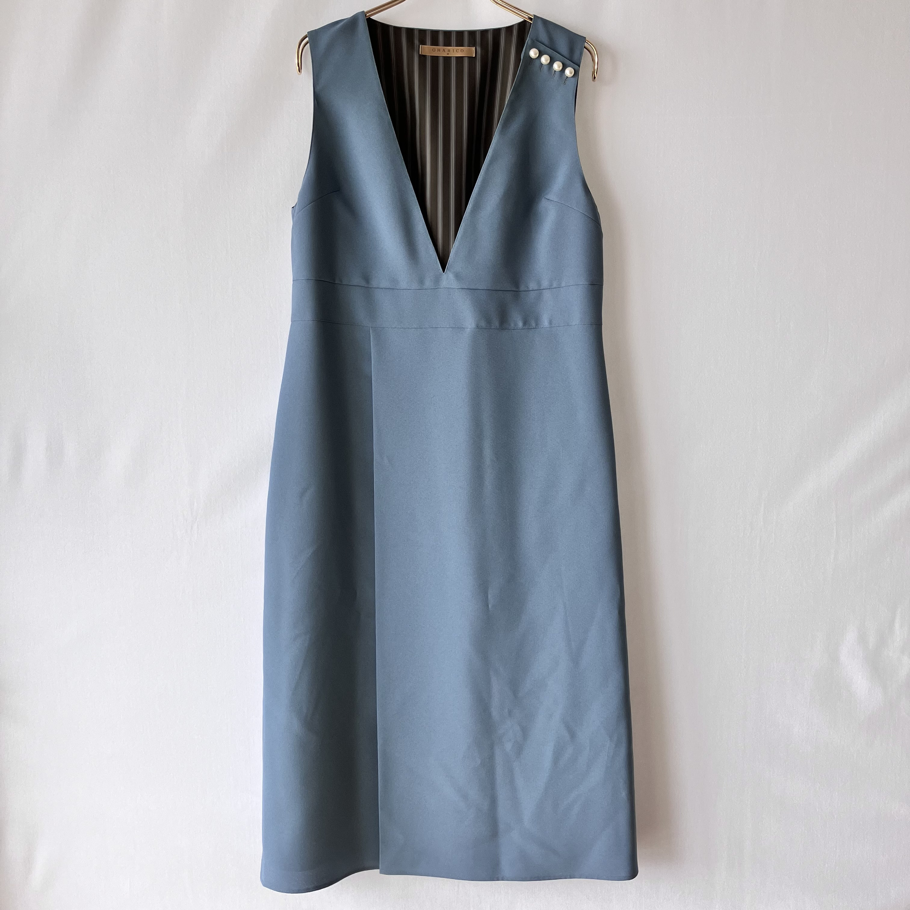 ブルーグレーのジャンパースカート(サロペットスカート)【フォーマル/くすみカラー/肩パールボタン】