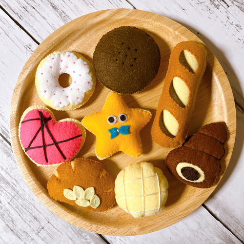 〖ニャンコ　商品違い多い❌翌日受取通知⭕️〗フェルトドーナツ ハンドメイド ニャンコ 商品違い多い❌翌日受取通知⭕️〗フェルトドーナツ