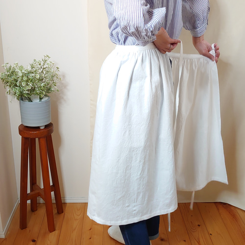 ゆれるギャザー前かけエプロン＊やわらかコットン【白】 エプロン