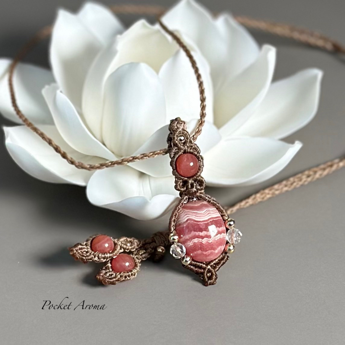 『朱茜』インカローズのマクラメペンダントネックレス