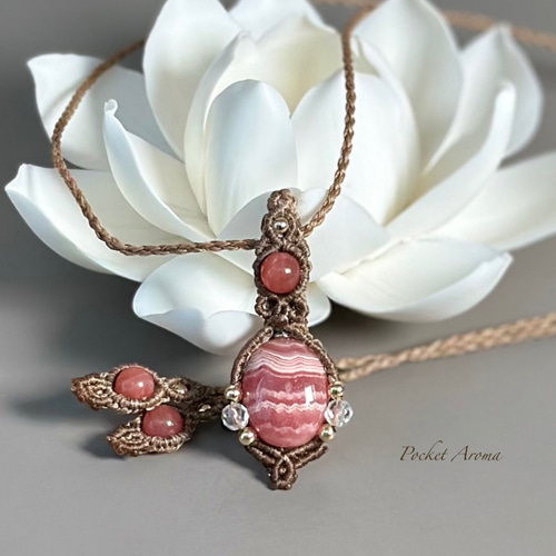 朱茜』インカローズのマクラメペンダントネックレス ネックレス