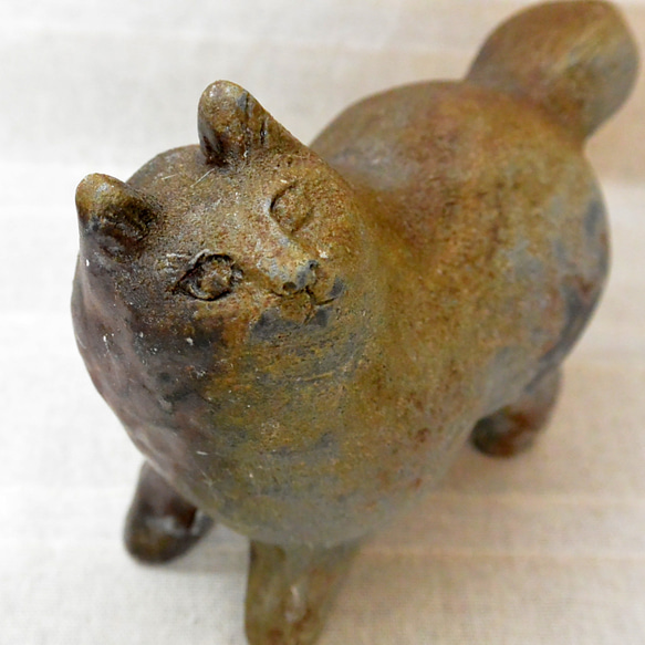 ネコちゃんの置き物 渋めカラー 茶色の猫 インテリア 手作り陶芸 ネコちゃんの置き物 渋めカラー 茶色の猫 インテリア 手作り陶芸