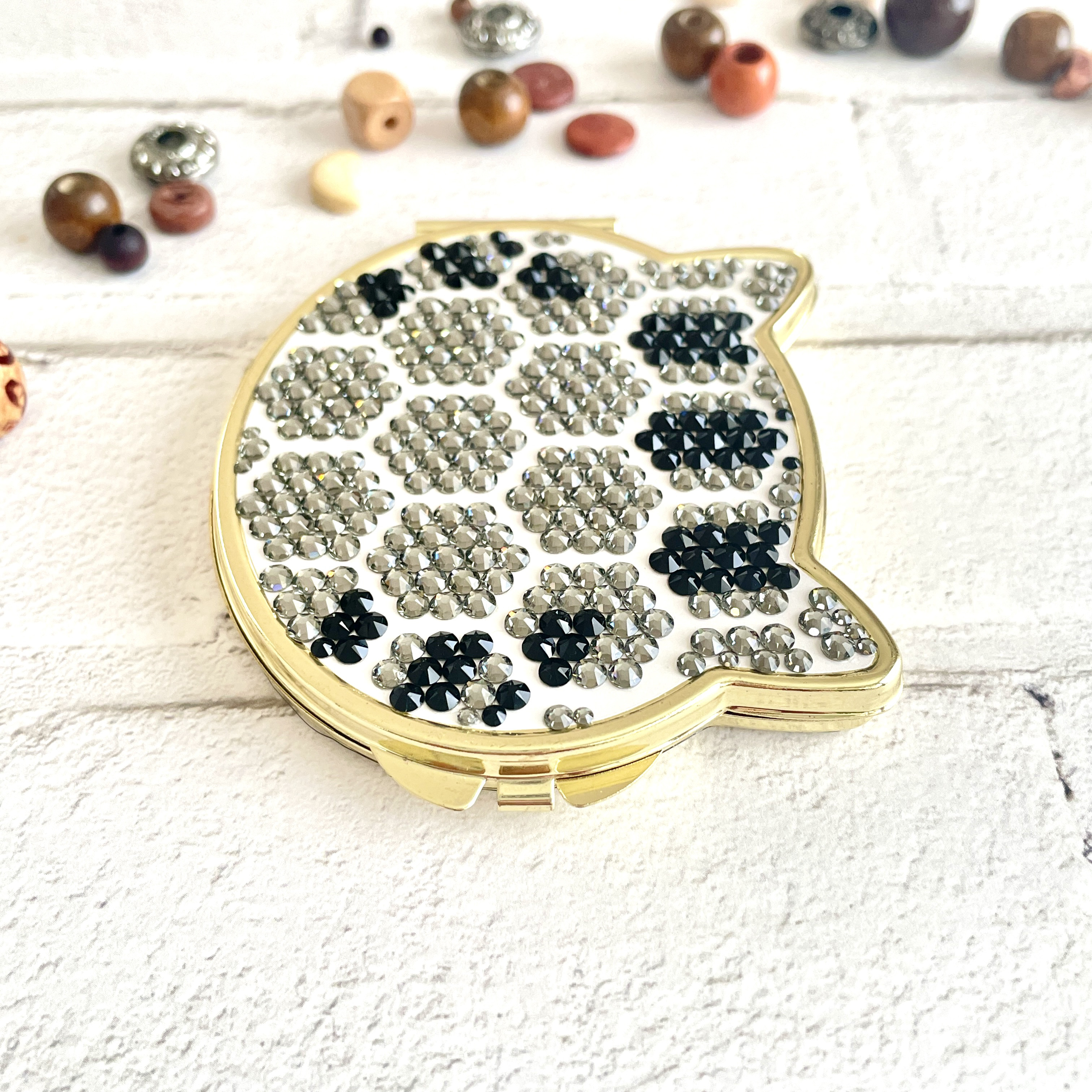 ＊ハニカムタイル＊Catミラー ゴールド「サバトラ」＊●コンパクトミラー●【2面鏡】ねこ＊クリスタルガラス