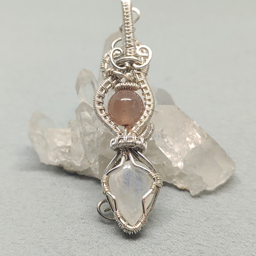 レインボームーンストーン ワイヤーラッピングペンダントトップ