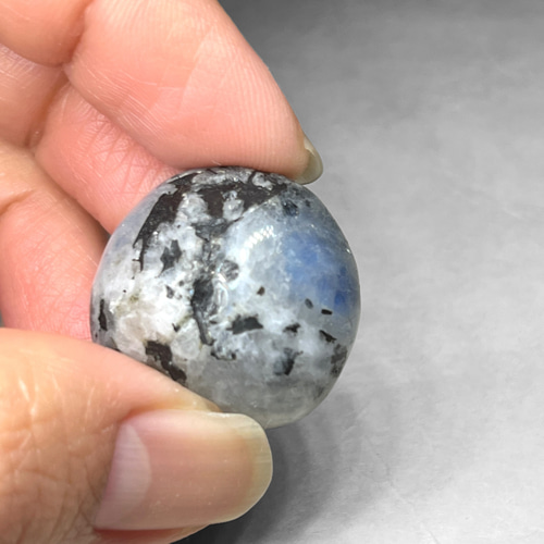 white labradorite tumble / ホワイトラブラドライトタンブル