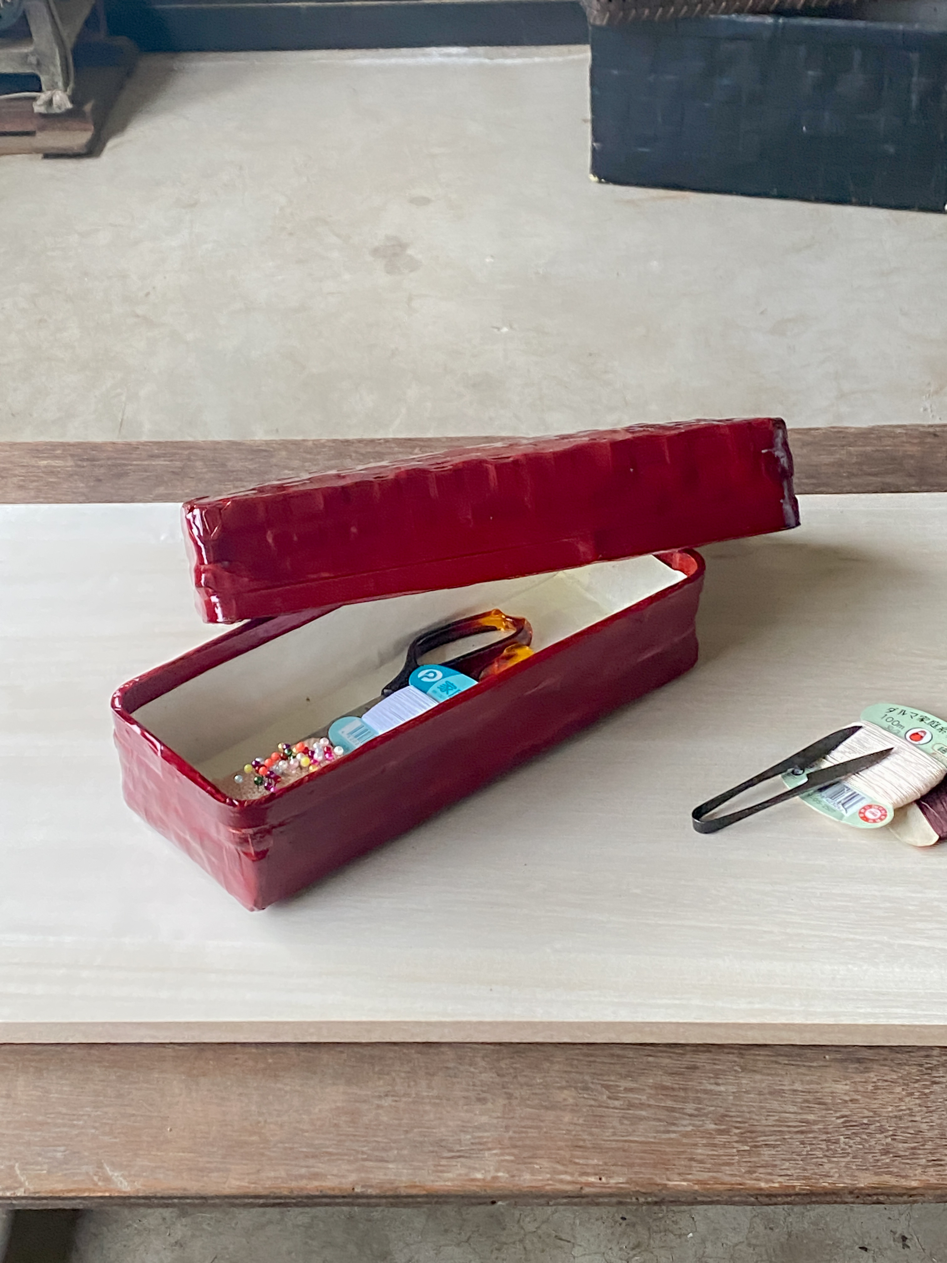 【受注制作】野原竹細工　つづらの裁縫箱　一閑張り　赤透色