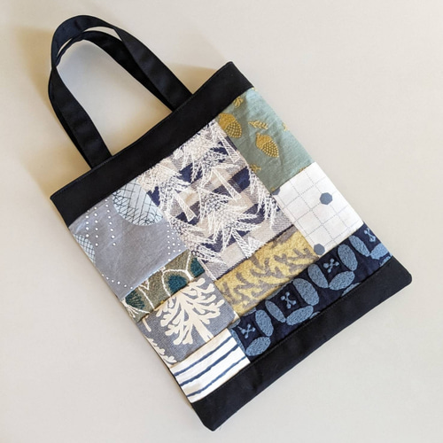 ミナペルホネン、ハンドメイド、パッチワークショルダーバッグ、トートバッグ M✰ミナペルホネンのぺたんこバッグ♡トートバッグ♡愛しのパッチ