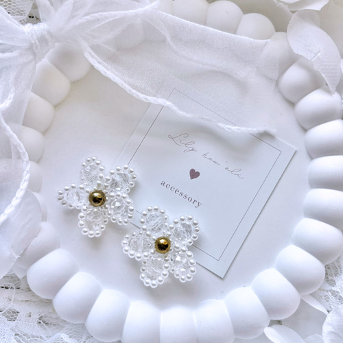 パール お花のピアス／イヤリング ゴールド ホワイト プレゼント