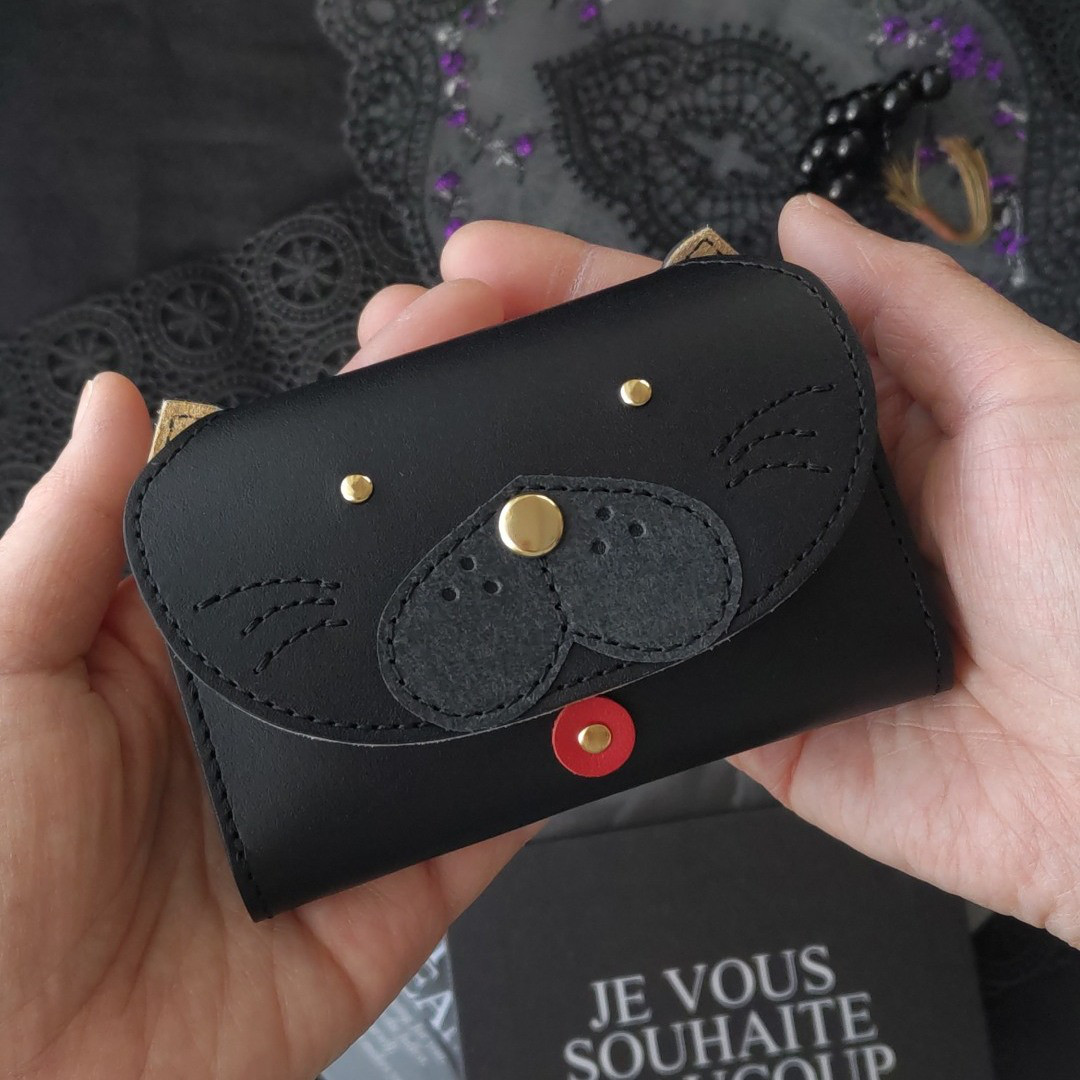 本革　黒猫カードも入るスマートキーケース mon+ブラック