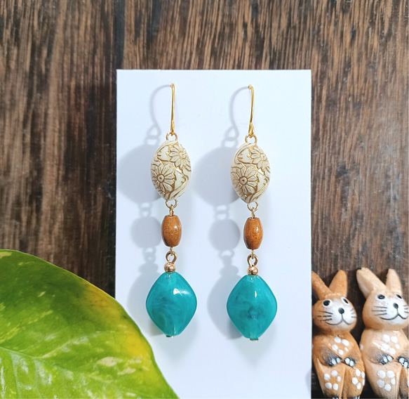 エキゾチック✾フラワーピアス エメラルドグリーン✾ ハンドメイド No 