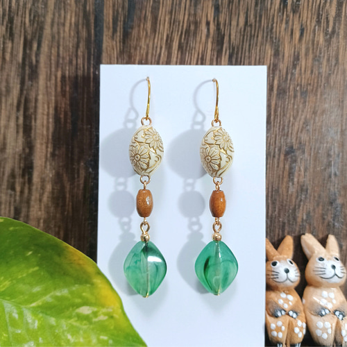 エキゾチック✾フラワーピアス グリーン✾ ハンドメイド No.1614 