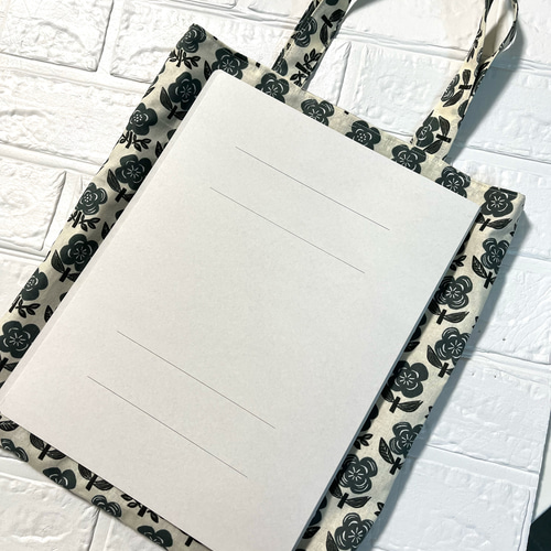 ハンドメイド A4サイズのトートバッグ ぺたんこトート