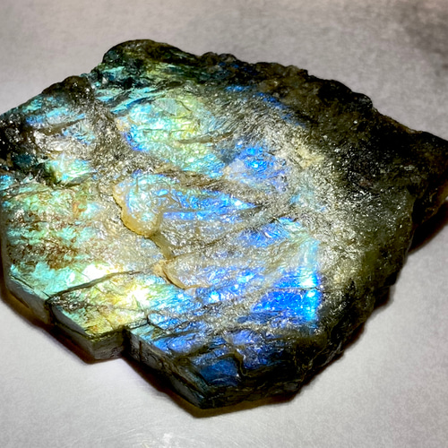 虹ラブラドライトレインボー磨き/原石 宇宙エネルギー】 虹 ラブラドライト レインボー 磨き ラフストーン