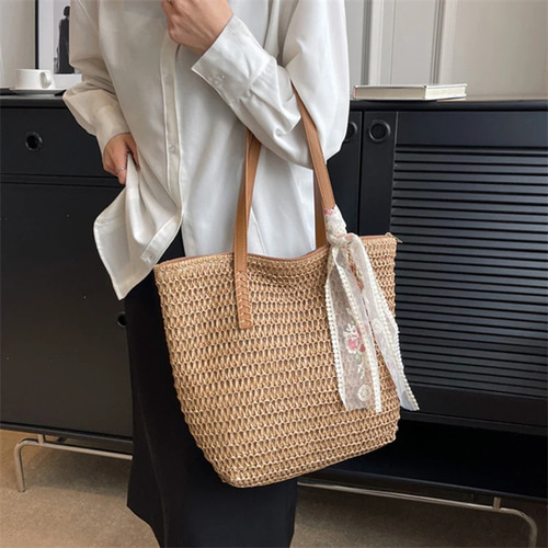 未使用　定価12万 カゴバック　天然素材 手編み　ショルダーバッグ トートバッグ HAYNI かごバッグ トートバッグ ラフィア素材 ショルダーバッグ